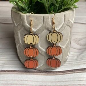🆕 Fall wooden pumpkin dangle earrings- thanksgiving - autumn - Halloween